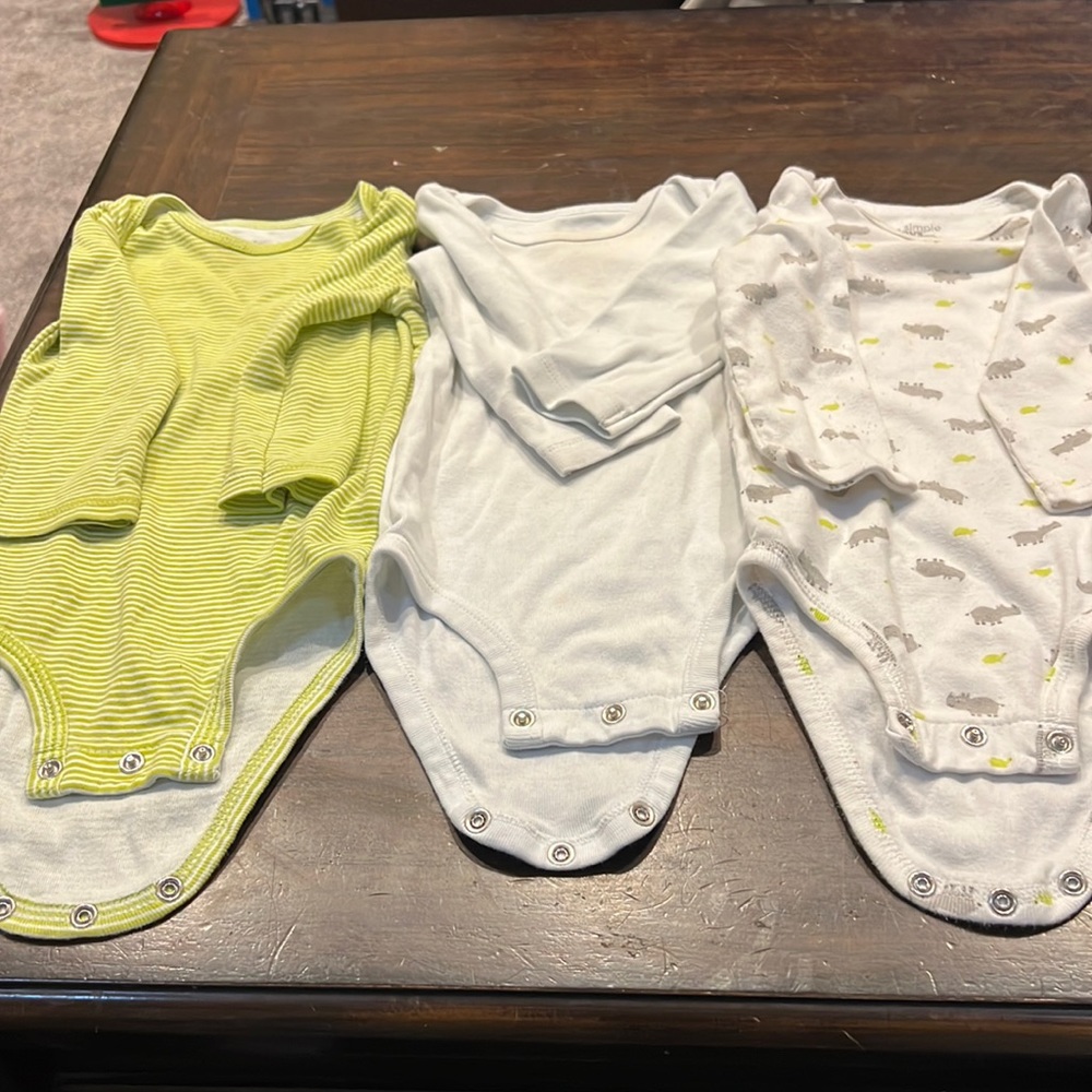 3 pack of long sleeve onesies size 6-9 months